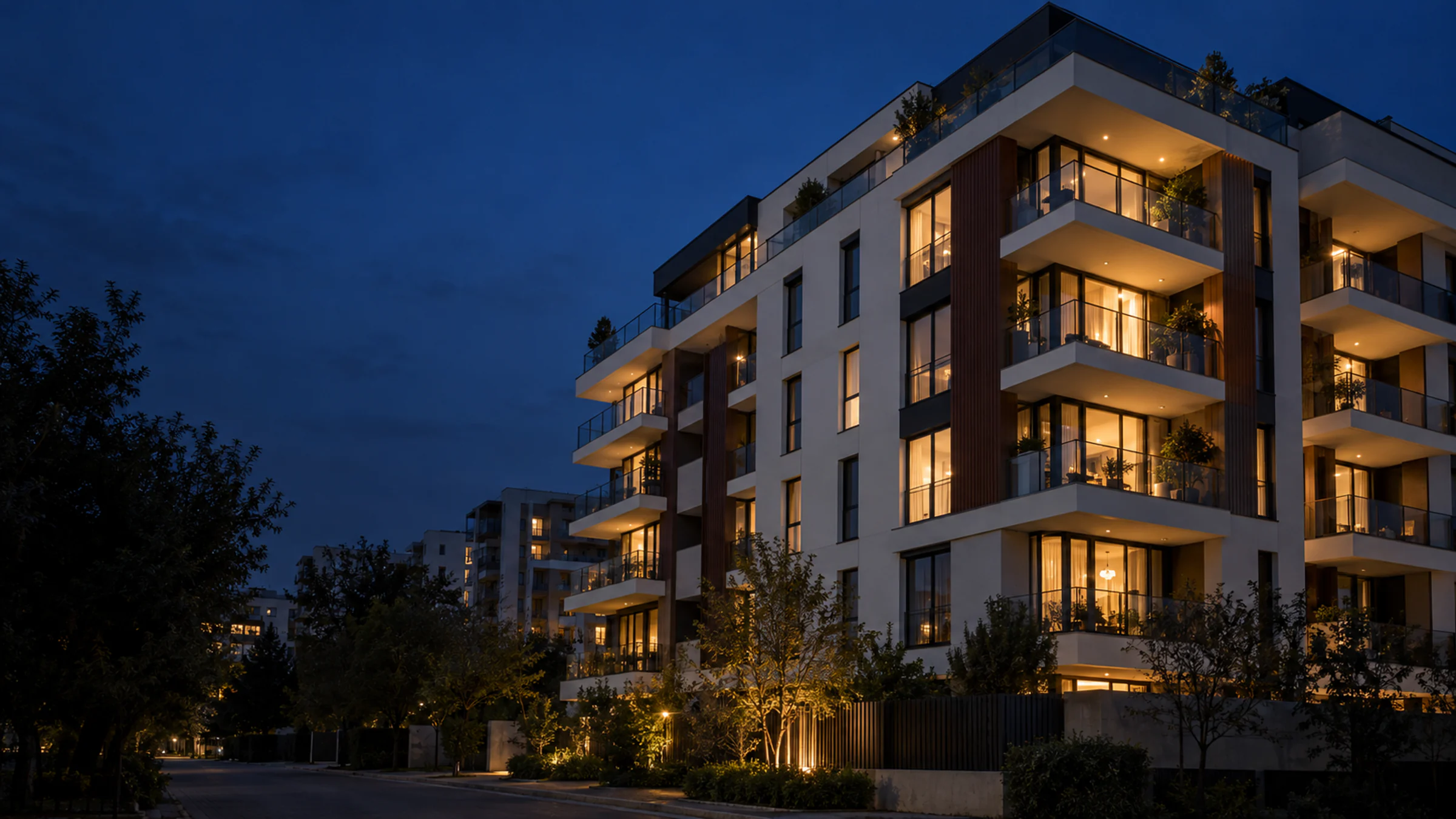 Detaliu arhitectural în lumina serii